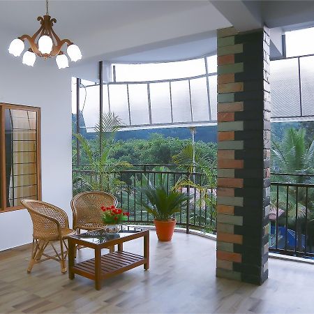 Holiday Villa Thekkady Bagian luar foto