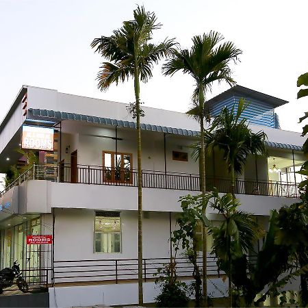 Holiday Villa Thekkady Bagian luar foto