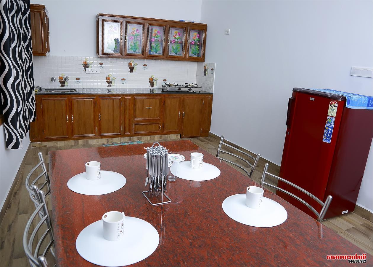 Holiday Villa Thekkady Bagian luar foto