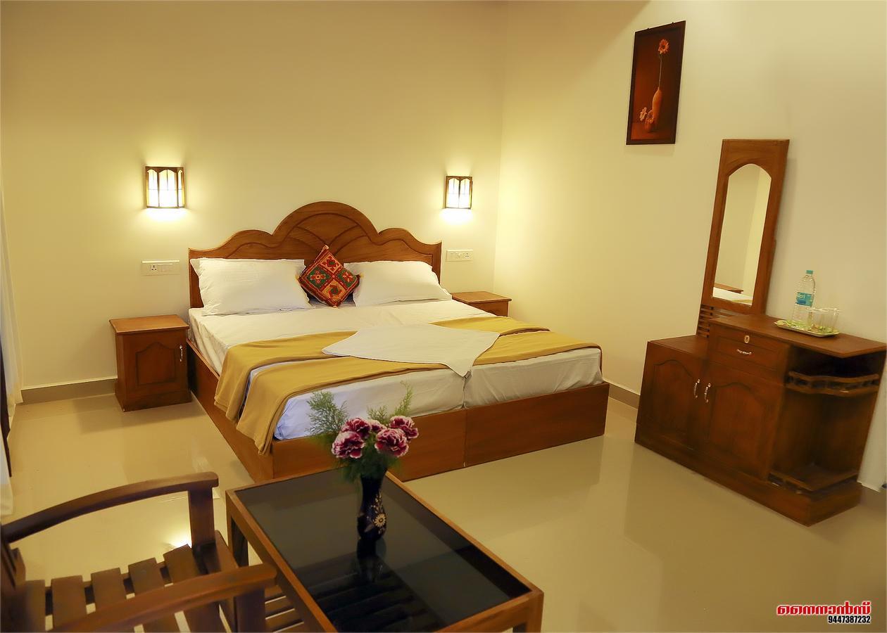Holiday Villa Thekkady Bagian luar foto