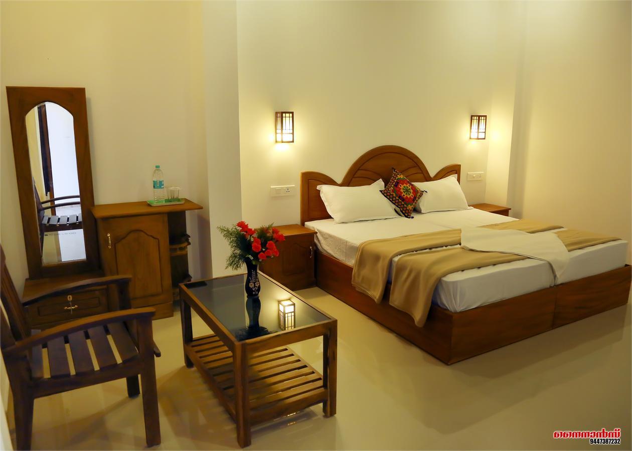 Holiday Villa Thekkady Bagian luar foto