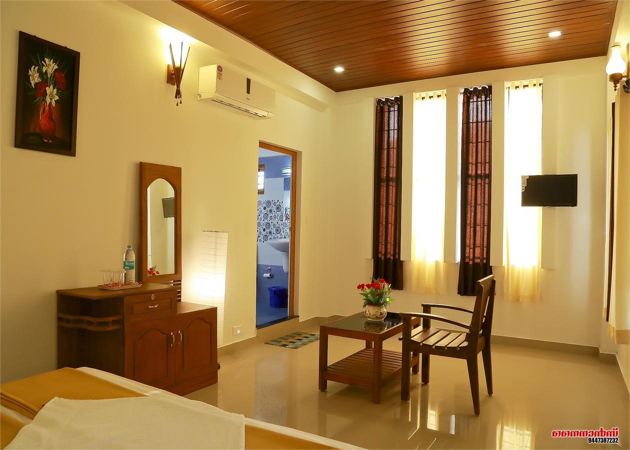 Holiday Villa Thekkady Bagian luar foto